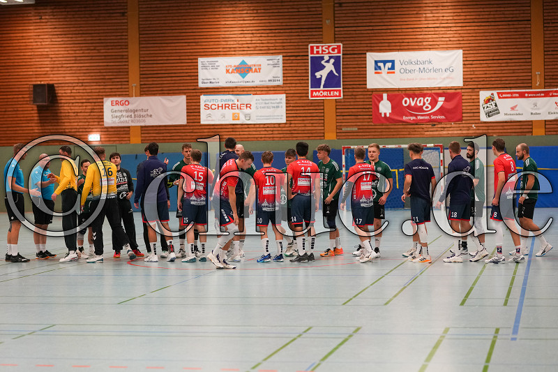beide Teams begrüßen sich, Bezirksoberliga Gießen - HSG Mörlen gegen TSV Lollar, Bad Nauheim - OT Nieder-Mörlen, Frauenwaldhalle Nieder-Mörlen, 13.09.25