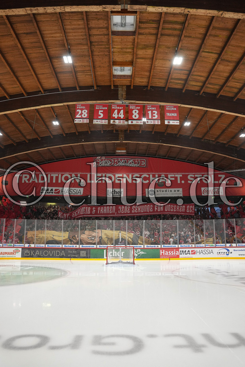 Choreo der Südkurve, DEL 2 - EC Bad Nauheim gegen EHC Freiburg Wölfe, Bad Nauheim, Colonel-Knight-Stadion, 19.09.25
