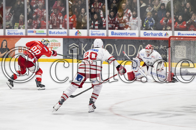 -88- Andrej Bires (EC Bad Nauheim) erzielt das 1:0, DEL 2 - EC Bad Nauheim gegen Eisbären Regensburg, Bad Nauheim, Colonel-Knight-Stadion, 12.12.25