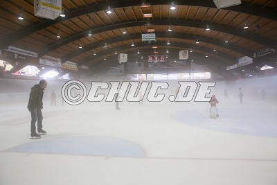 wenig Beteiligung gab es beim öffentlichen Eislauf, Tag der offenen Tür im Colonel-Knight-Stadion in Bad Nauheim, Tag des Eissports - Foto © A. Chuc