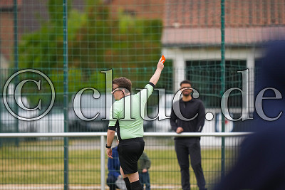 -20- Haron MAHMUD (TSG Ober-Wöllstadt) bekommt zunächst Gelb und dann Rot, Kreisoberliga Friedberg - SV Steinfurth gegen TSG Ober-Wöllstadt, Bad Nauheim - OT Steinfurth, Sportplatz Steinfurth, 24.05.25