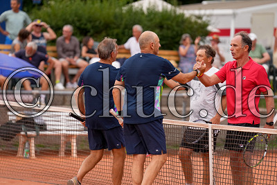 Konstantinos Effraimoglou (Ober-Mörler TC) und Chris Hearn (Ober-Mörler TC) beim Doppel, Herren 60 - Regionalliga Südwest - Ober-Mörler TC gegen TSG Backnang, Ober-Mörler, Ober-Mörler TC, 05.07.25