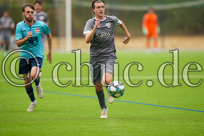 -13- Lukas BORGER (FC Olympia Fauerbach) vor -17- Robin EXELER (Türk. SV Bad Nauheim), EKS Cup 2025, Friedberg - OT Fauerbach, Sportplatz Fauerbach, 13.07.25