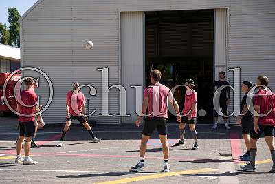 Fußball zum Warmup, beim Kopfball -93- Julian Lautenschlager , Trainingsauftakt - EC Bad Nauheim DEL 2, Frankfurt am Main, Eissporthalle Frankfurt, 11.08.25