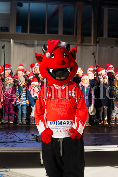 Hellvis (Maskottchen EC Bad Nauheim), Impressionen vom Weihnachtssingen im Colonel-Knight-Stadion 2025, Bad Nauheim, Colonel-Knight-Stadion, 20.12.25