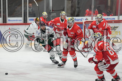 -57- Charlie Sarault (-A- Starbulls Rosenheim) gegen -55- Justin Volek (EC Bad Nauheim), DEL 2 - EC Bad Nauheim gegen Starbulls Rosenheim, Bad Nauheim, Colonel-Knight-Stadion, 20.01.26