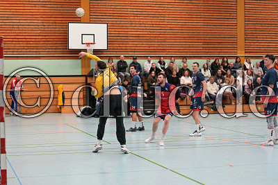 -5- Jan Anh&auml;user (HSG Hungen/Lich) wirft auf -1- Edwin Braun (Torwart HSG M&ouml;rlen), Bezirksoberliga Gie&szlig;en - HSG M&ouml;rlen gegen HSG Hungen/Lich, Bad Nauheim - OT Nieder-M&ouml;rlen, Frauenwaldhalle Nieder-M&ouml;rlen, 31.01.26