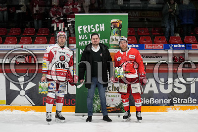-7- Adam McCormick (Eispiraten Crimmitschau) und -21- Sebastian Bengtsson (EC Bad Nauheim) sind die Spieler des Abends, Licher Privatbrauerei, DEL 2 - EC Bad Nauheim gegen Eispiraten Crimmitschau, Bad Nauheim, Colonel-Knight-Stadion, 08.02.26